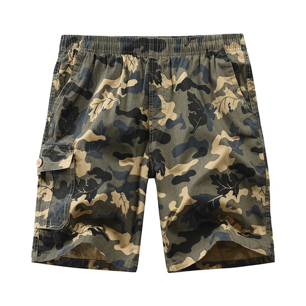 Férfi rövidnadrág terepszínű mintával és oldalzsebekkel