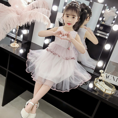 Modern gyerekruha ovális nyakkivágással és tüllvel