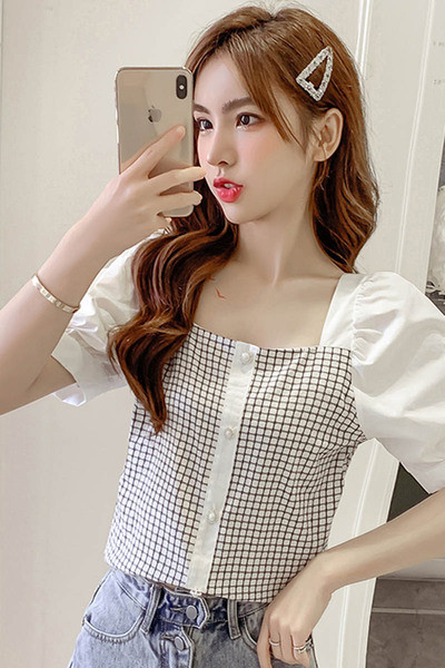 Kockás női ing négyzet alakú nyakkivágással és széles ujjakkal