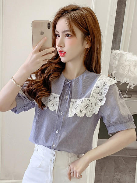 Retro stílusú női ing csipkével és gombokkal