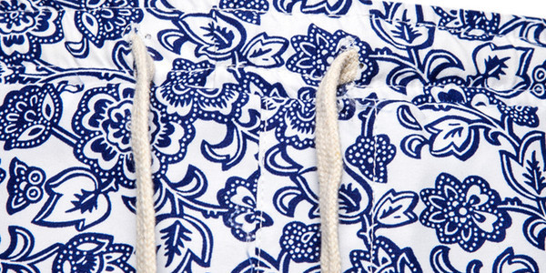 Férfi rövidnadrág virágmintával, rugalmas derékkal