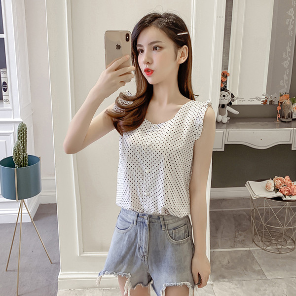 Pöttyös női ing négyzet alakú nyakkivágással és gombokkal