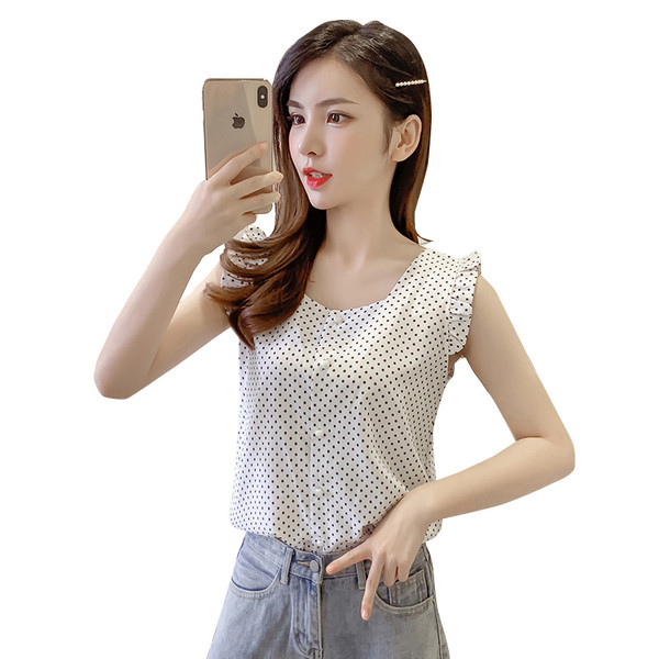 Pöttyös női ing négyzet alakú nyakkivágással és gombokkal