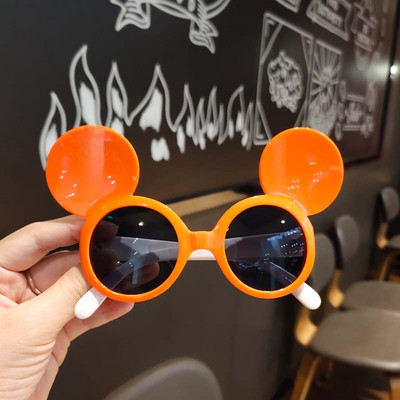 Modern gyerekszemüveg kerek formában, 3D elemmel