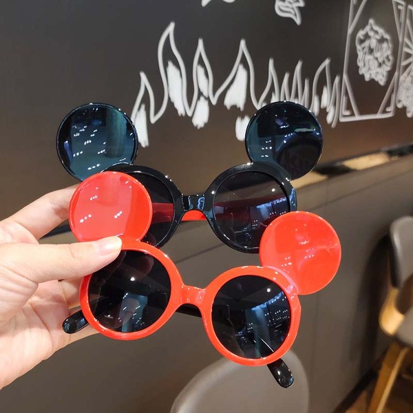 Modern gyerekszemüveg kerek formában, 3D elemmel