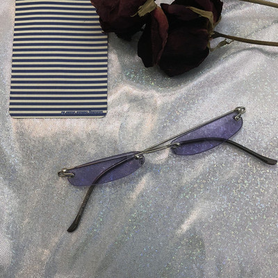 Retro női stílusos szemüveg vékony kerettel