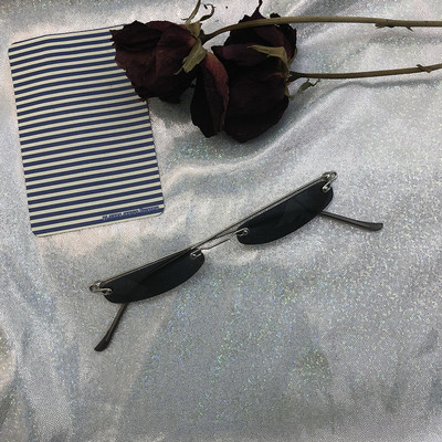 Retro női stílusos szemüveg vékony kerettel