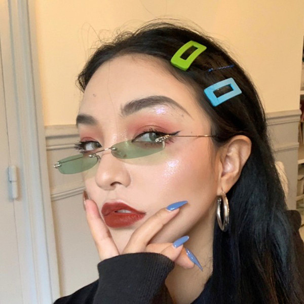 Retro női stílusos szemüveg vékony kerettel