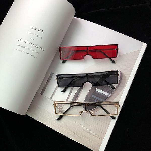 Stílusos női szemüveg vékony kerettel