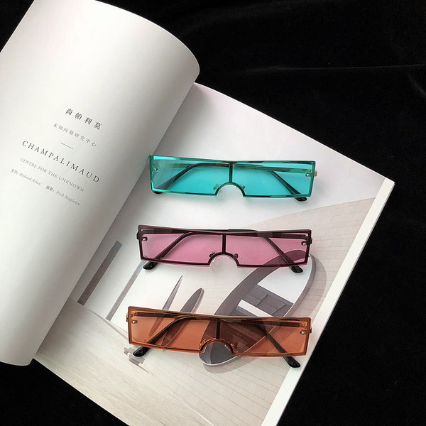 Stílusos női szemüveg vékony kerettel