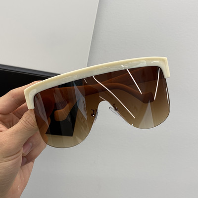 Нов модел актуални дамски слънчеви очила