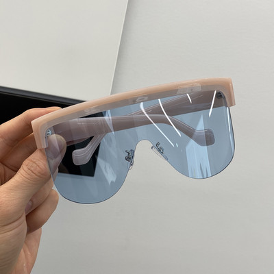 A jelenlegi női napszemüveg új modellje