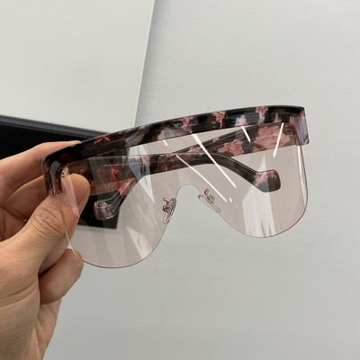 A jelenlegi női napszemüveg új modellje