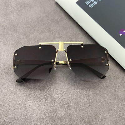 Stílusos női szemüveg vékony kerettel, kerek formában