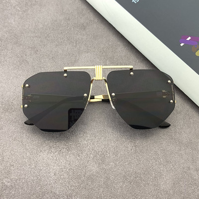 Stílusos női szemüveg vékony kerettel, kerek formában