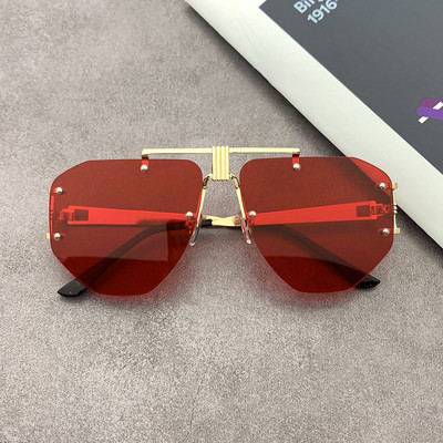 Stílusos női szemüveg vékony kerettel, kerek formában