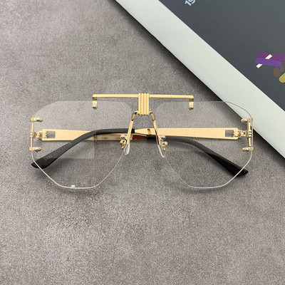 Stílusos női szemüveg vékony kerettel, kerek formában