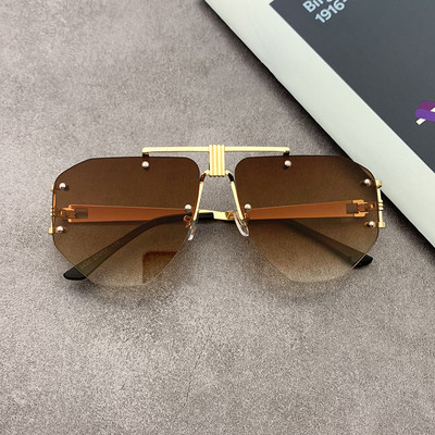 Stílusos női szemüveg vékony kerettel, kerek formában