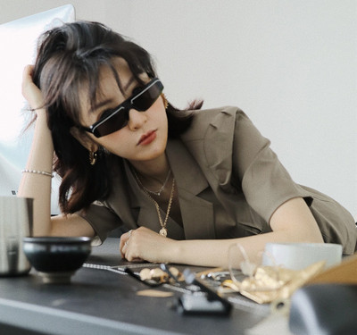 Modern női napszemüveg új modellje