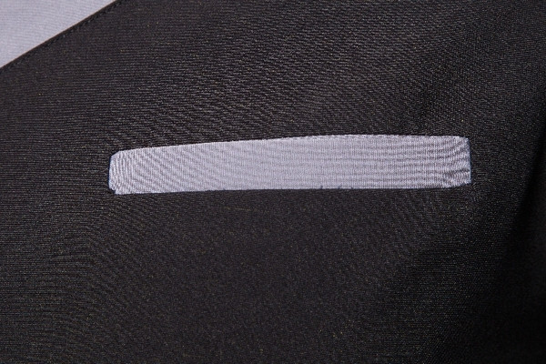 Pelēks vīriešu krekls ar īsām piedurknēm un klasisku apkakli