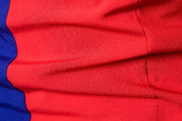 Kéttónusú férfi ing rövid ujjal és klasszikus gallérral