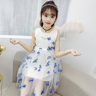 Modern szabású gyerekruha 3D pillangókkal