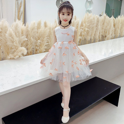 Modern szabású gyerekruha 3D pillangókkal