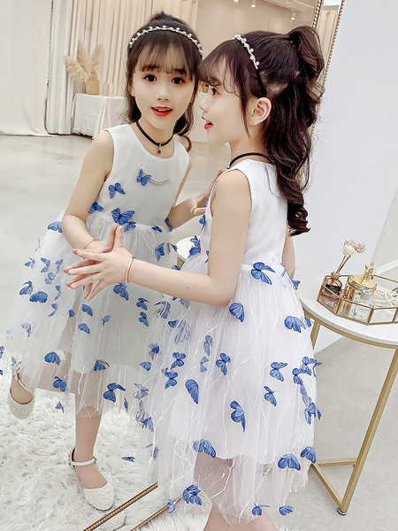 Modern szabású gyerekruha 3D pillangókkal