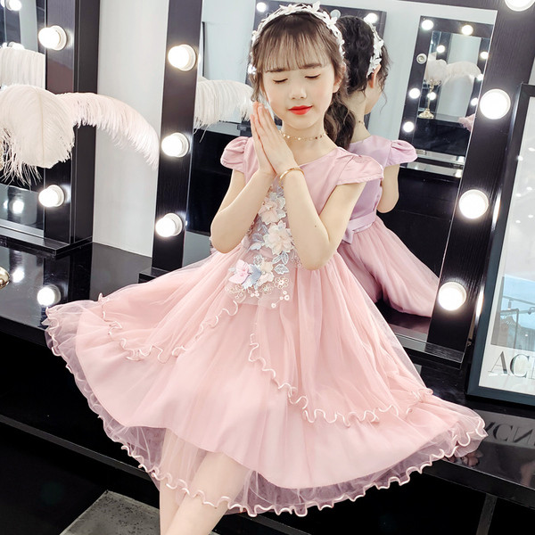 Modern gyerekruha 3D virágokkal és tülllel