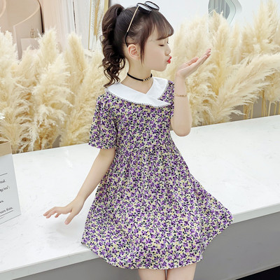Детска рокля с флорален принт и шпиц деколте 