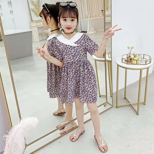 Gyerekruha virágmintával és spitz nyakkivágással