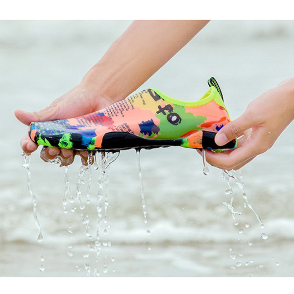 Neslystantys paplūdimio batai iš greitai džiūstančio ir kvėpuojančio audinio, tinkami nardymui