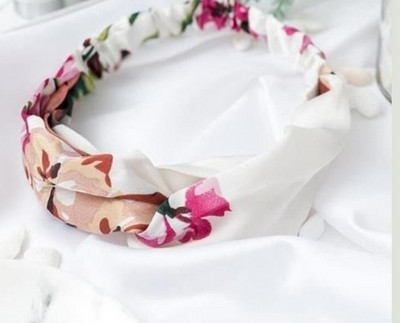 Keresztezett női hajgumi textilből