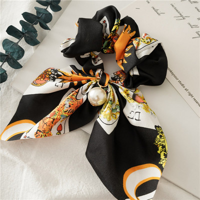 Aktuális függő hajgumi szaténból gyöngyházzal