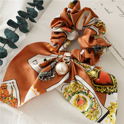 Aktuális függő hajgumi szaténból gyöngyházzal