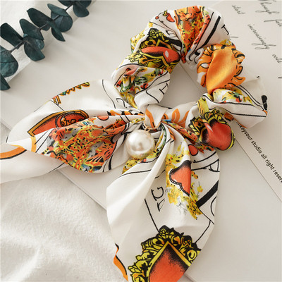 Aktuális függő hajgumi szaténból gyöngyházzal