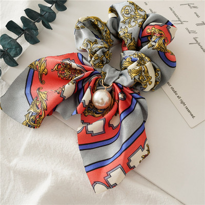 Aktuális függő hajgumi szaténból gyöngyházzal