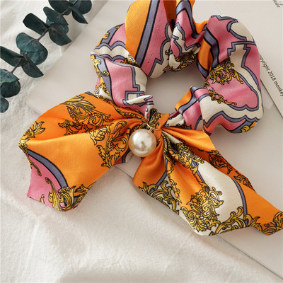 Aktuális függő hajgumi szaténból gyöngyházzal