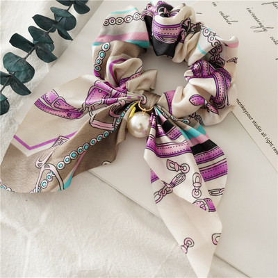 Aktuális függő hajgumi szaténból gyöngyházzal