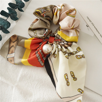 Aktuális függő hajgumi szaténból gyöngyházzal