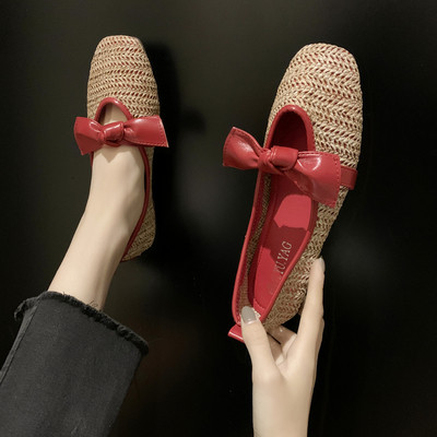 Női alkalmi cipő lapos talppal és bőr szalaggal