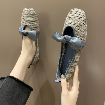 Női alkalmi cipő lapos talppal és bőr szalaggal