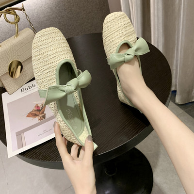 Női alkalmi cipő lapos talppal és bőr szalaggal