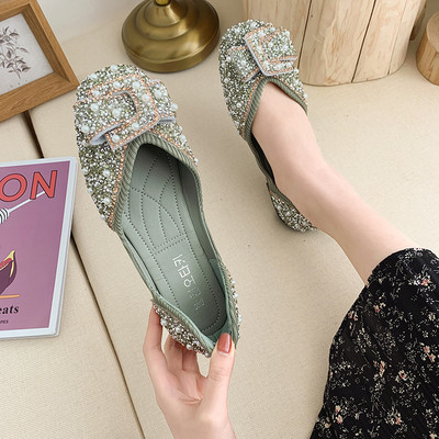 Modern női cipő lapos talppal és gyöngy elemmel