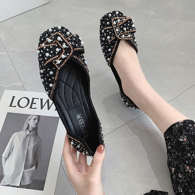 Modern női cipő lapos talppal és gyöngy elemmel