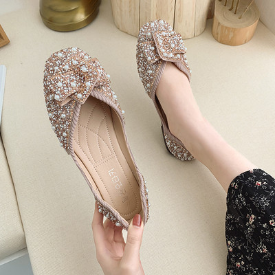 Modern női cipő lapos talppal és gyöngy elemmel