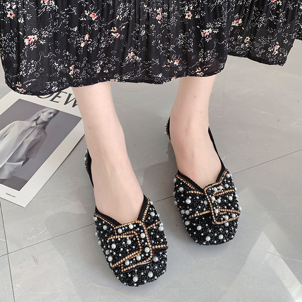 Modern női cipő lapos talppal és gyöngy elemmel