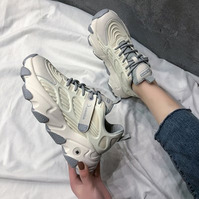 Női sportcipő magas durva talppal