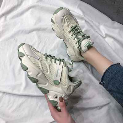 Női sportcipő magas durva talppal