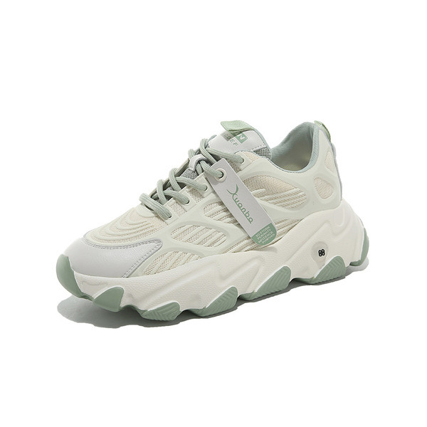 Női sportcipő magas durva talppal